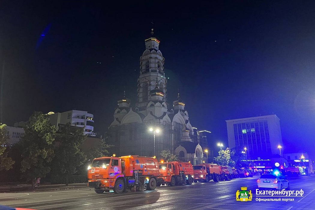 С улиц Екатеринбурга вывезли 143 тонны мусора после Дня города