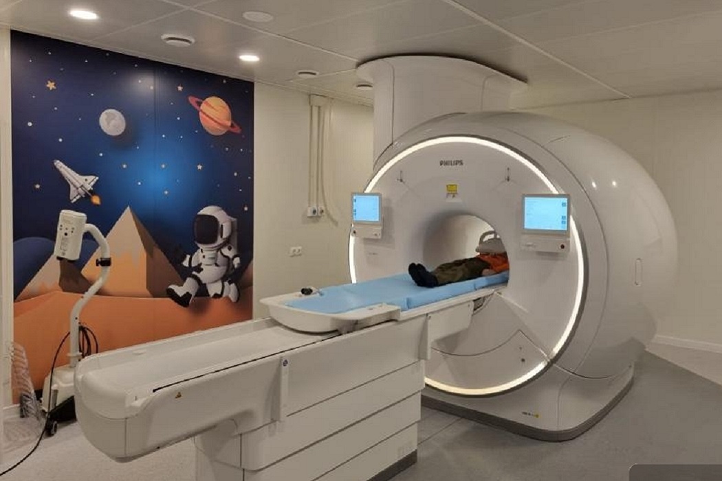В Екатеринбурге запустили инновационный томограф для точной МРТ грудничков