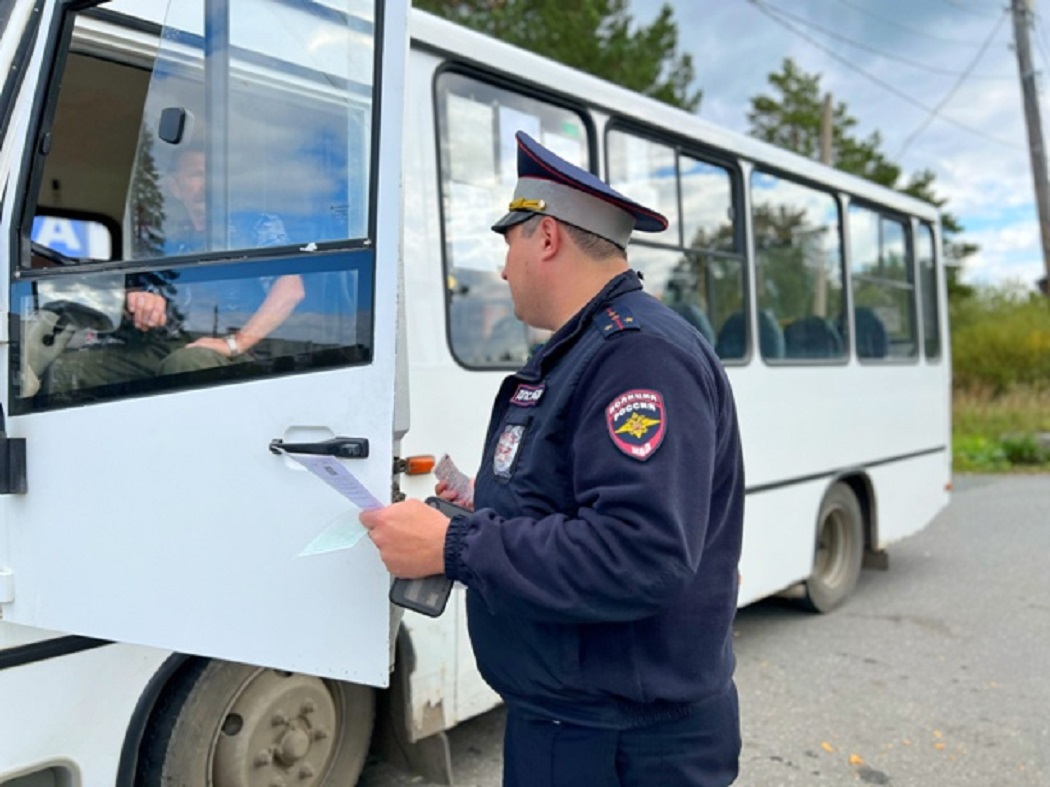На Среднем Урале сотрудники ГИБДД выявили 695 нарушений при проверке 2500 автобусов
