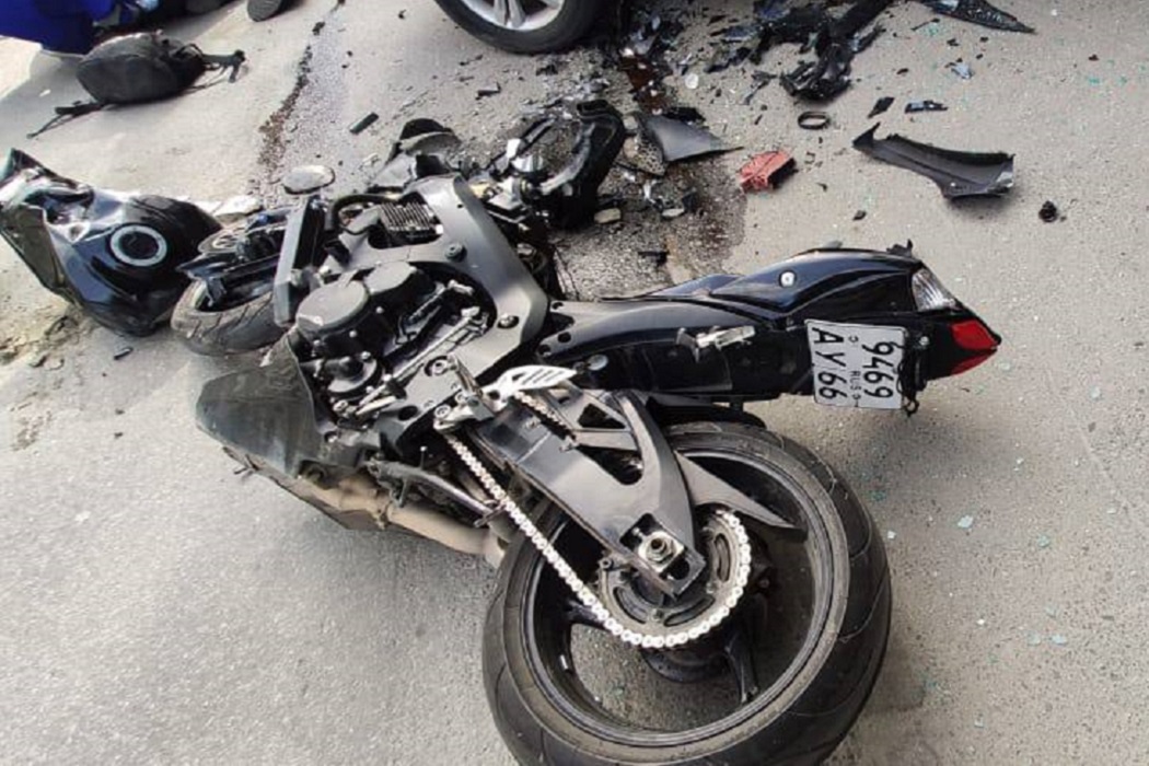 Мотоцикл + мотоциклист + байкер + ДТП + авария + смертельная авария + мотоцикл всмятку + авария с мотоциклом