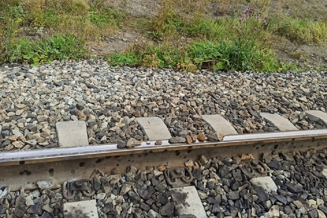 Под Невьянском двое шестиклассников накладывали камни на железнодорожные рельсы 