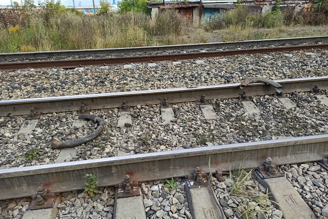 Под Невьянском двое шестиклассников накладывали камни на железнодорожные рельсы 