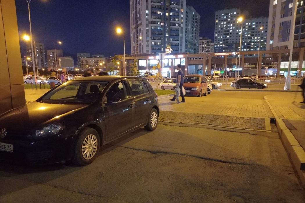 В Екатеринбурге водитель Volkswagen сбила 11-летнего велосипедиста