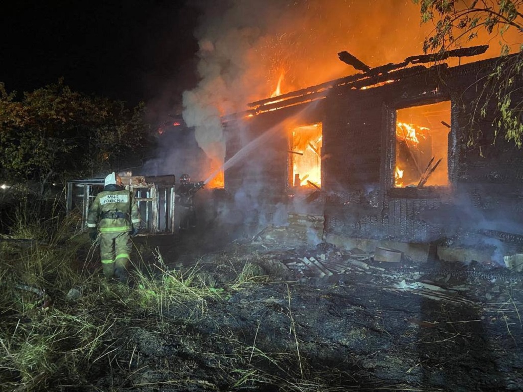 Жилой дом сгорел на станции Путевая-2 под Екатеринбургом