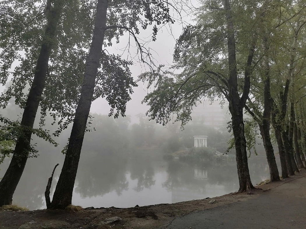 Густой туман окутал Екатеринбург во второй день осени