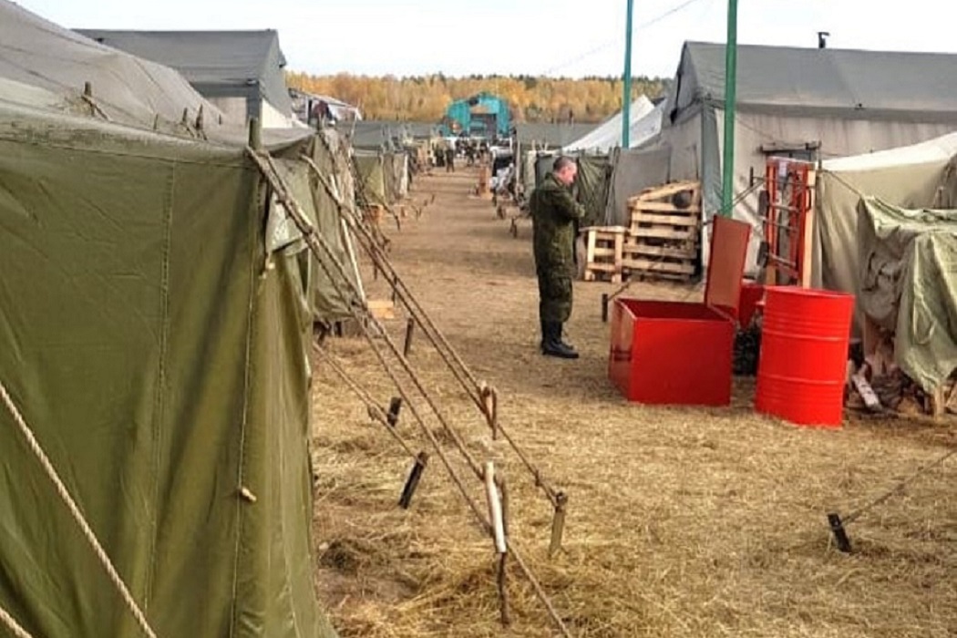 Быт + мобилизованные + Елань + военнослужащие + палатки + военная база + учебный центр + учебный центр в Елани