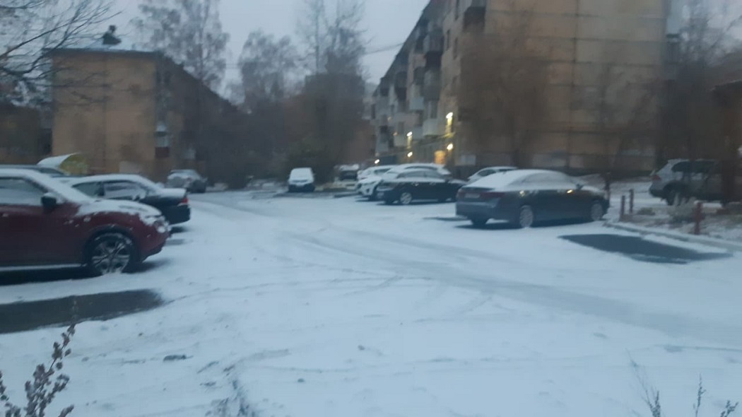 Екатеринбург накрыло снегом в последнюю ночь октября