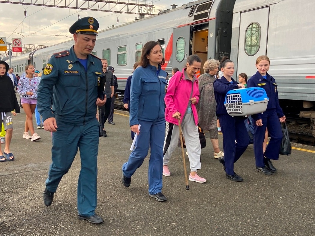 В Екатеринбург приехала группа жителей из ЛНР и ДНР