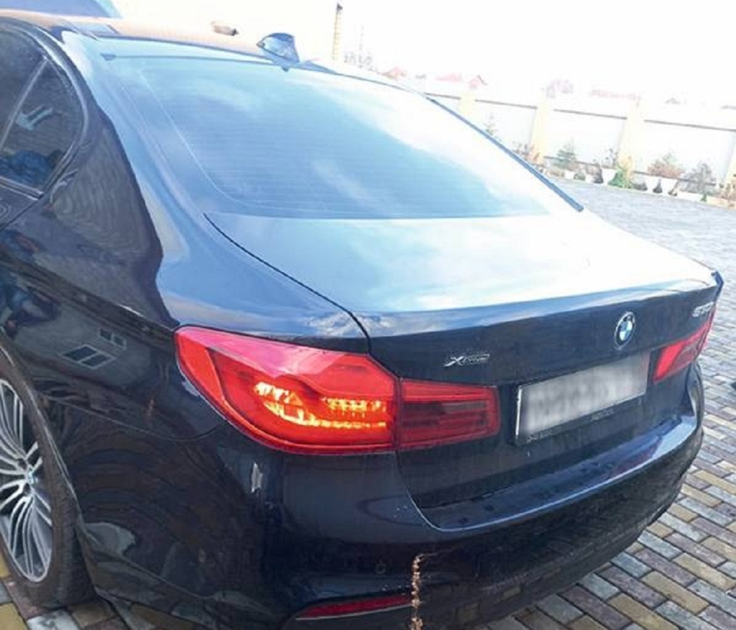 В Екатеринбурге безработная должница спрятала от приставов свой BMW у подруги