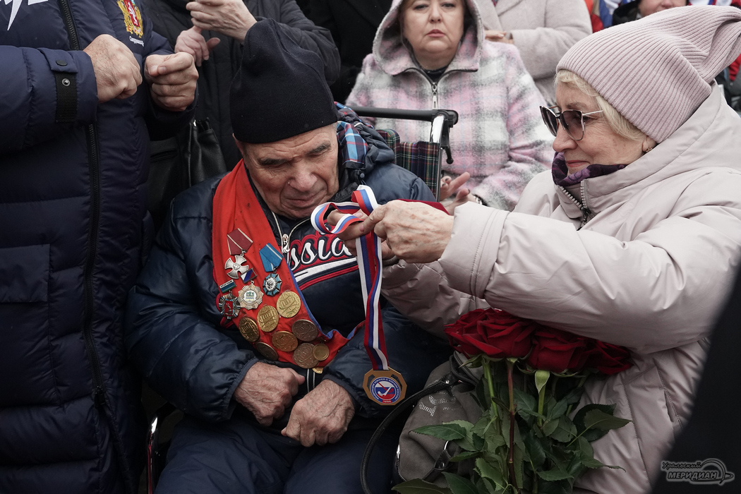 В Екатеринбурге открыли памятник советскому хоккеисту Николаю Дуракову