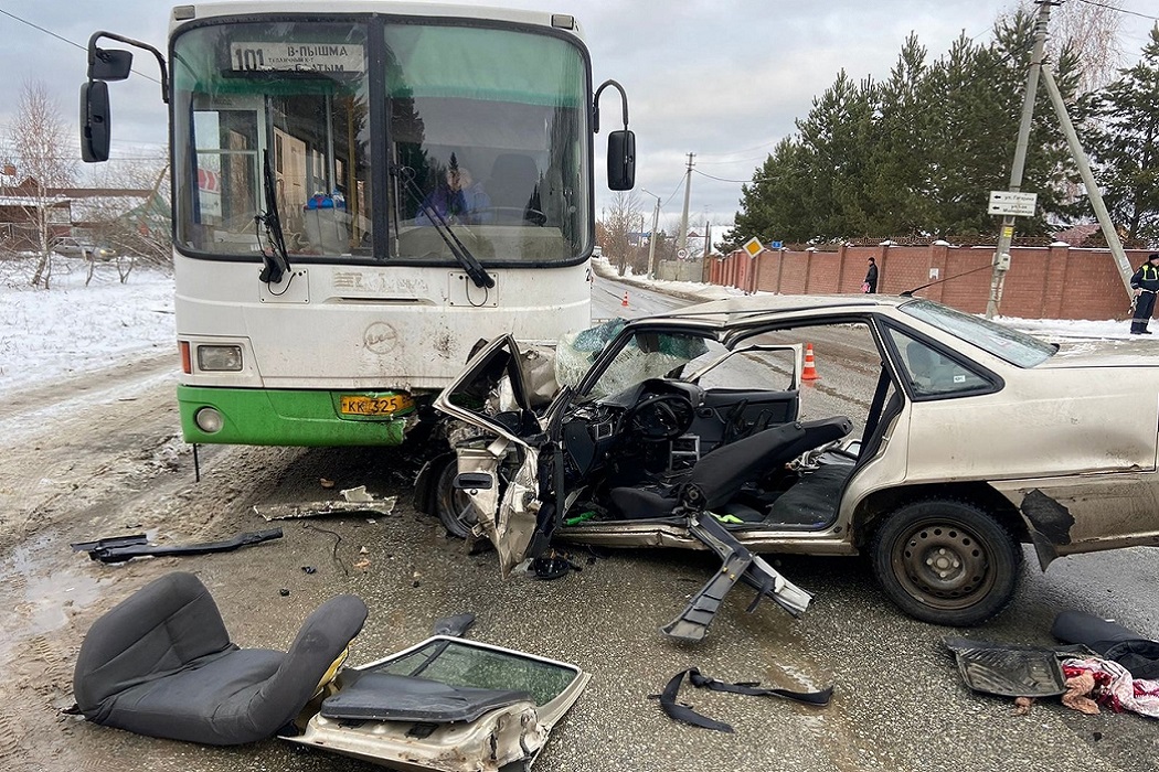 В селе Балтым три человека пострадали в ДТП с автобусом №101 и Daewoo Nexia