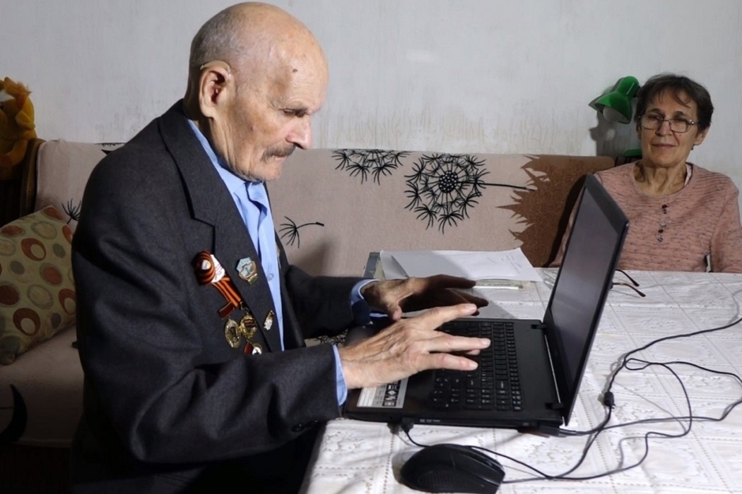 В Екатеринбурге 92-летний ветеран освоил компьютер ради своей книги
