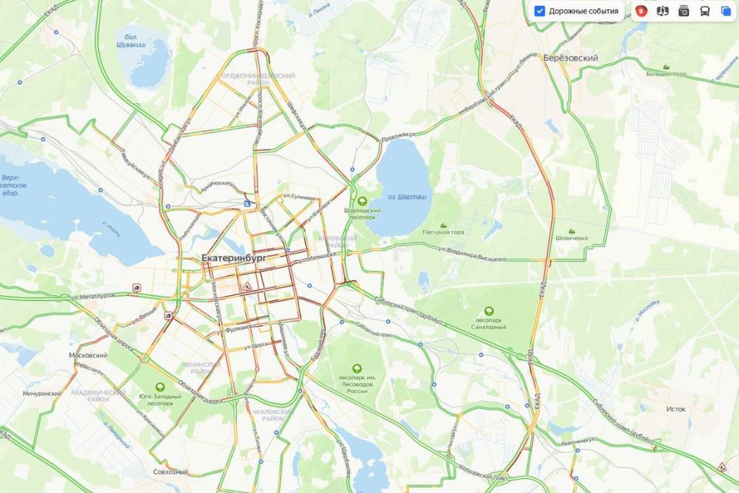 Екатеринбург встал в 9-ти балльные пробки из-за праздников