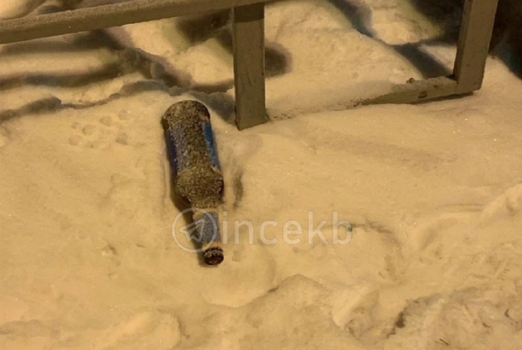 Жительница Екатеринбурга выбросила в окно бутылки