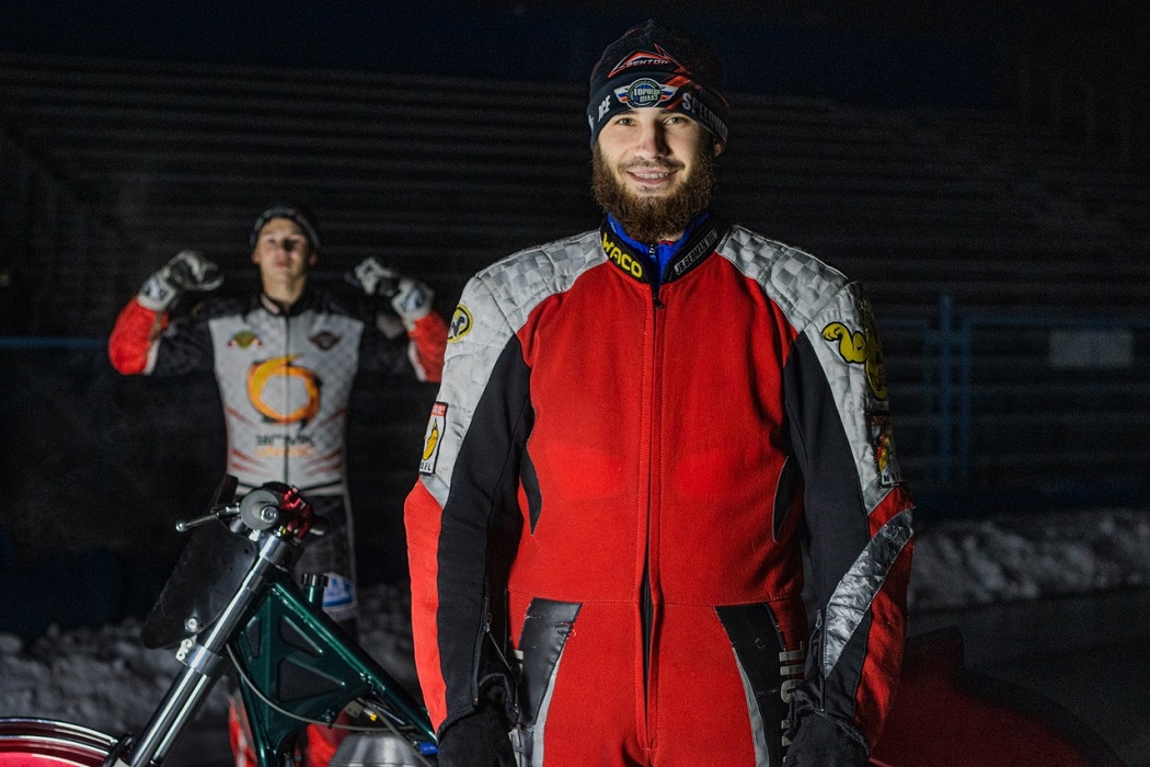 Солянников + мотогонки на льду + мотогонщик на льду + бывший чемпион Европы по мотогонкам