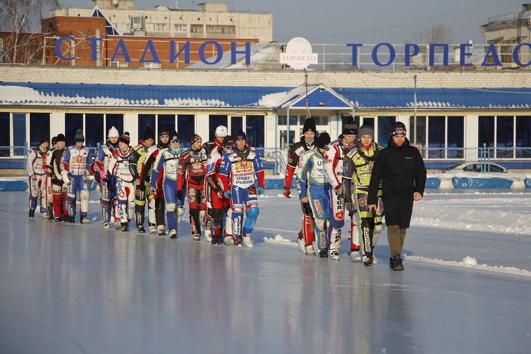 Стадион Торпедо + Шадринск + соревнования по мотогонкам + зима + лёд + соревнования на льду + мотогонки