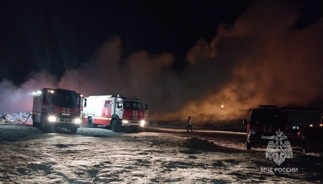 В Екатеринбурге произошёл крупный пожар на свалке возле «Сима-Ленда»