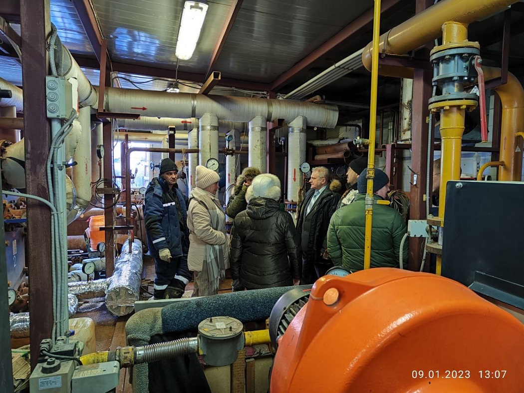 Более 1000 жителей посёлка под Екатеринбургом остались без отопления в мороз
