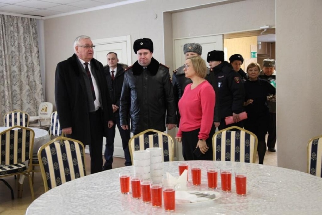 Глава свердловского МВД посетил в Екатеринбурге беженцев из зоны СВО