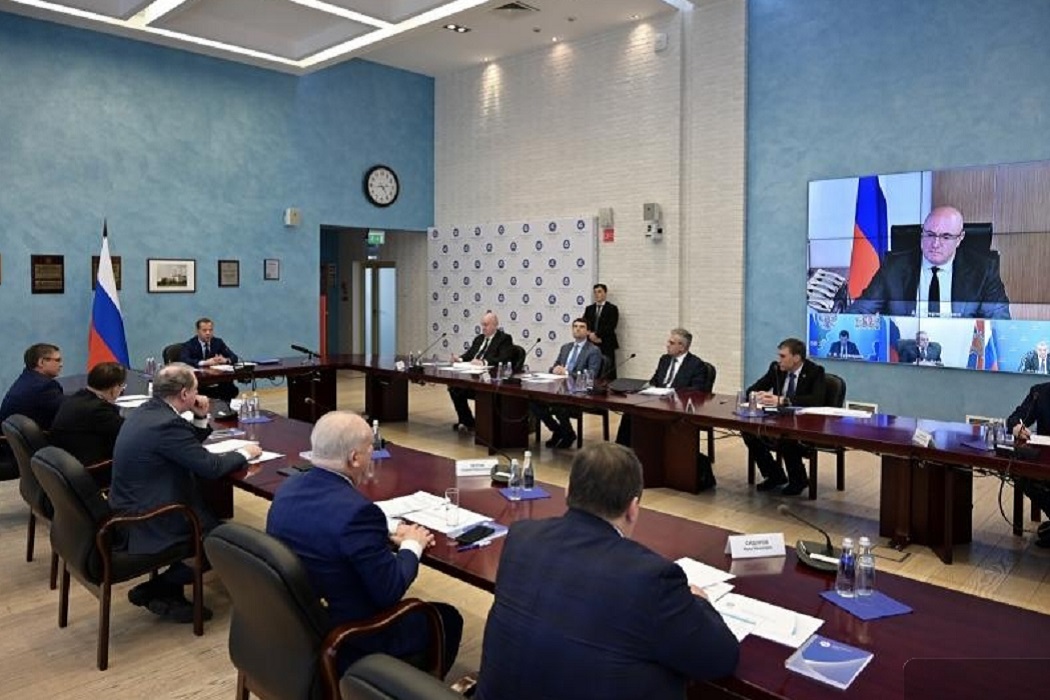 Медведев на совещании + Медведев проводит совещание на Белоярской АЭС + круглый стол + чиновники + заседание