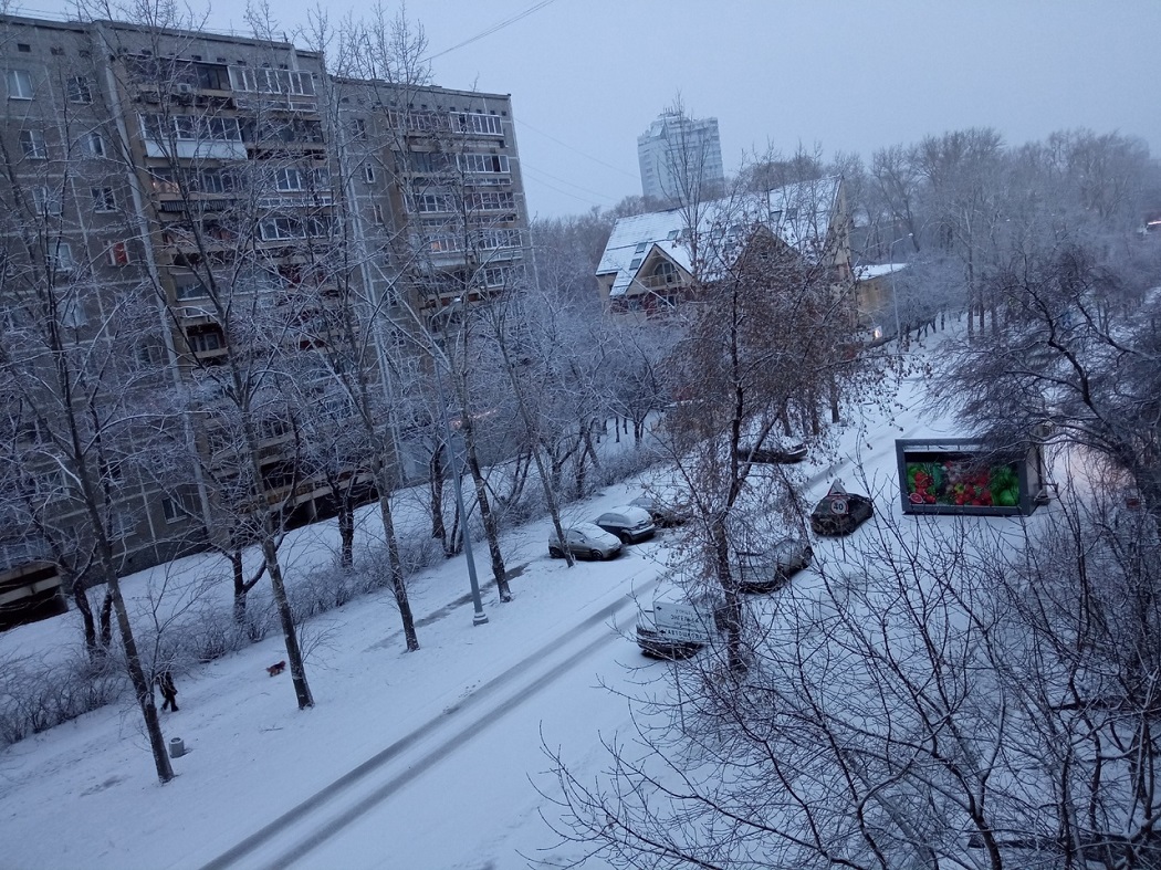 Екатеринбург засыпало снегом утром 14 марта после оттепели