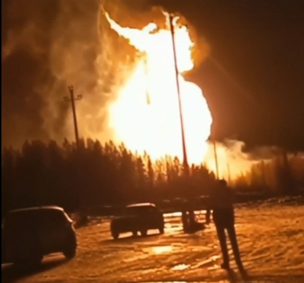 Взрыв и пожар на газопроводе произошёл в свердловском посёлке Пелым