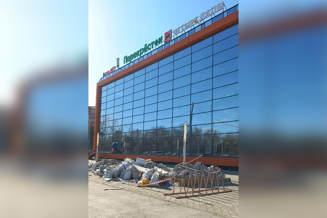 В Екатеринбурге снесли три киоска возле ТЦ «Апельсин» на Блюхера
