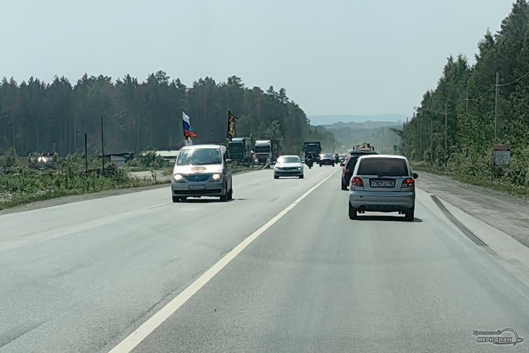 В Екатеринбурге состоялся запрещённый властями автопробег в поддержку ЧВК «Вагнер»