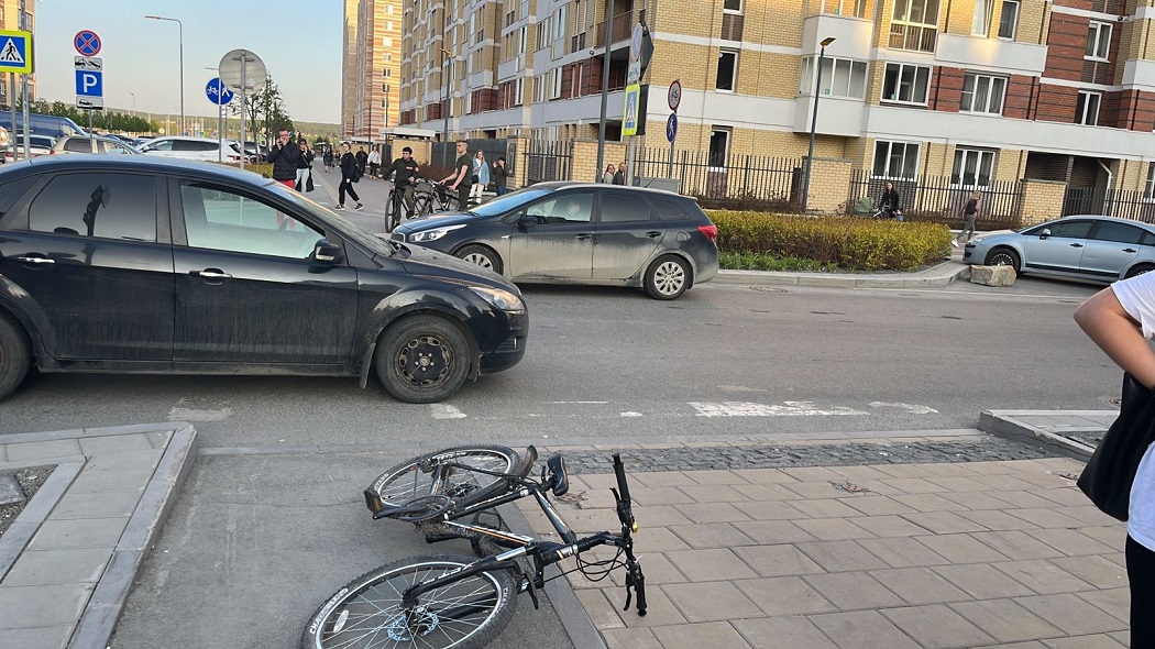 В Екатеринбурге Ford Foсus сбил девятилетнего мальчика на велосипеде