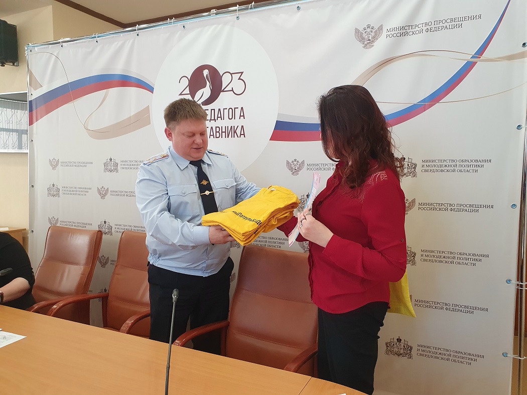 Главный госавтоинспектор Свердловской области провёл беседу с родителями