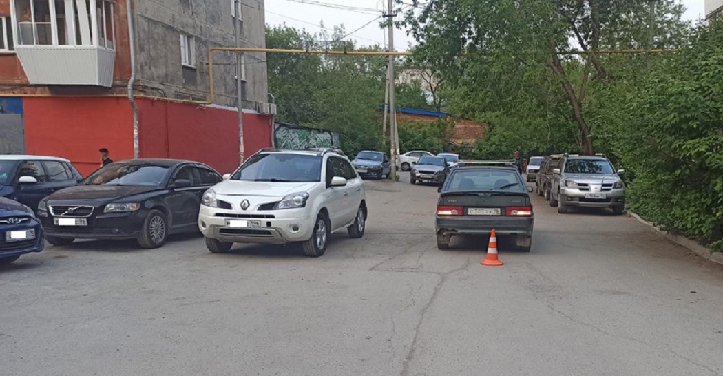 В Екатеринбурге Lada сбила восьмилетнюю девочку во дворе на Индустрии
