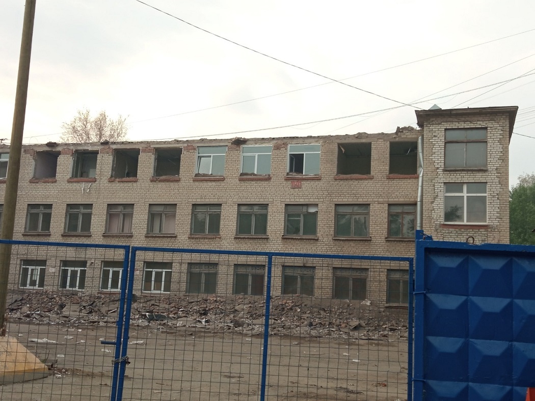 Трёхэтажный кирпичный дом сносят на улице Сони Морозовой, 180 в Екатеринбурге