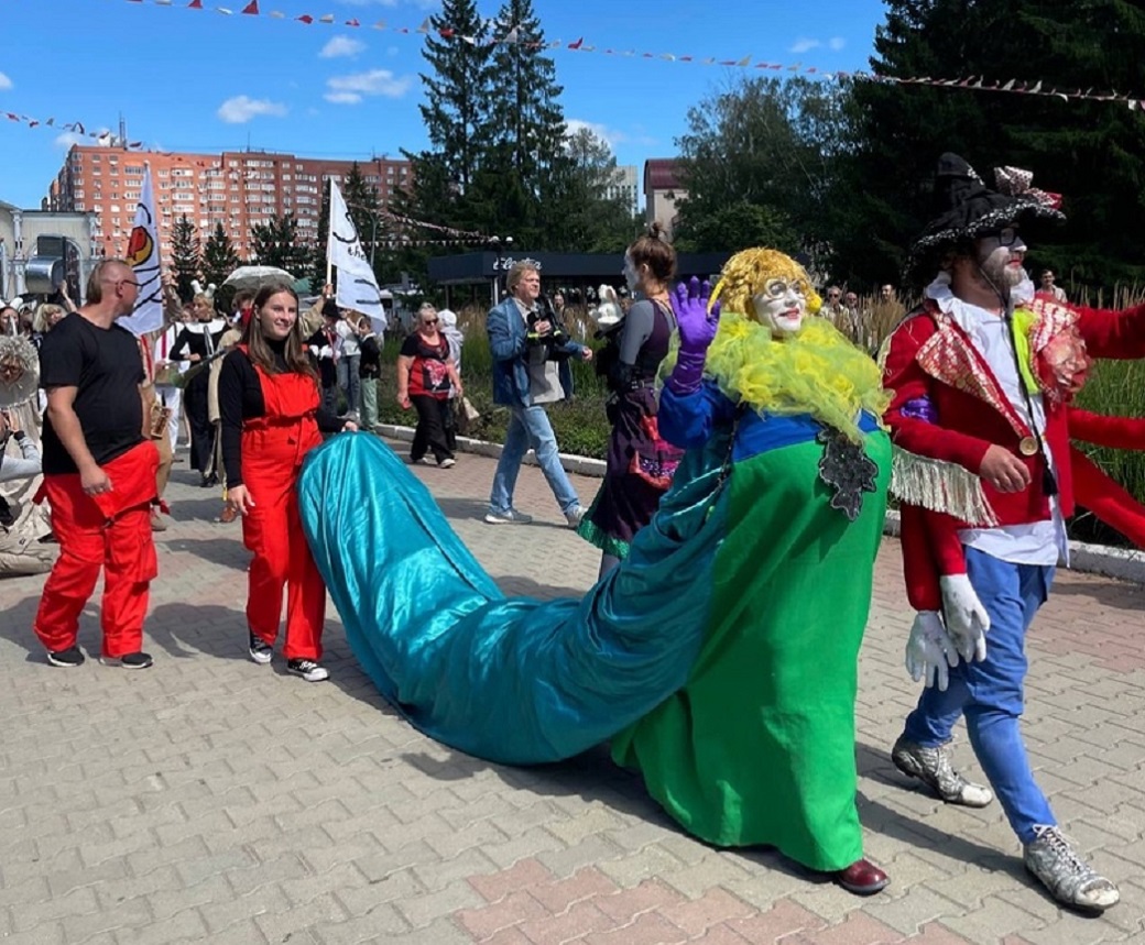 Фестиваль «Лица улиц» превратил аллеи парка Маяковского в сцены
