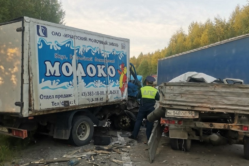 В массовом ДТП под Екатеринбургом столкнулись два грузовика и «Газель»