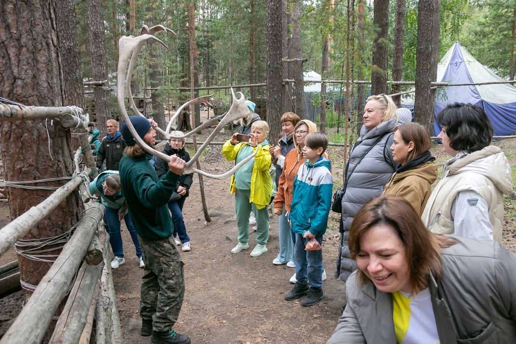 В этнопарке «Земля предков» туристам из Екатеринбурга рассказали о культуре манси