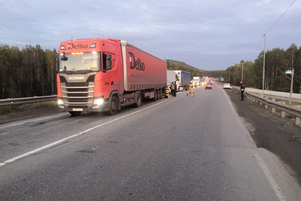 Три грузовика столкнулись на трассе Пермь – Екатеринбург под Ревдой