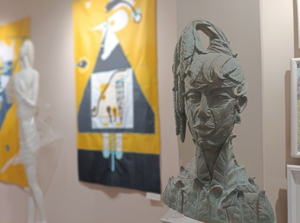 В Екатеринбурге в галерее «Поле» открылась выставка «Игрушечная жизнь»