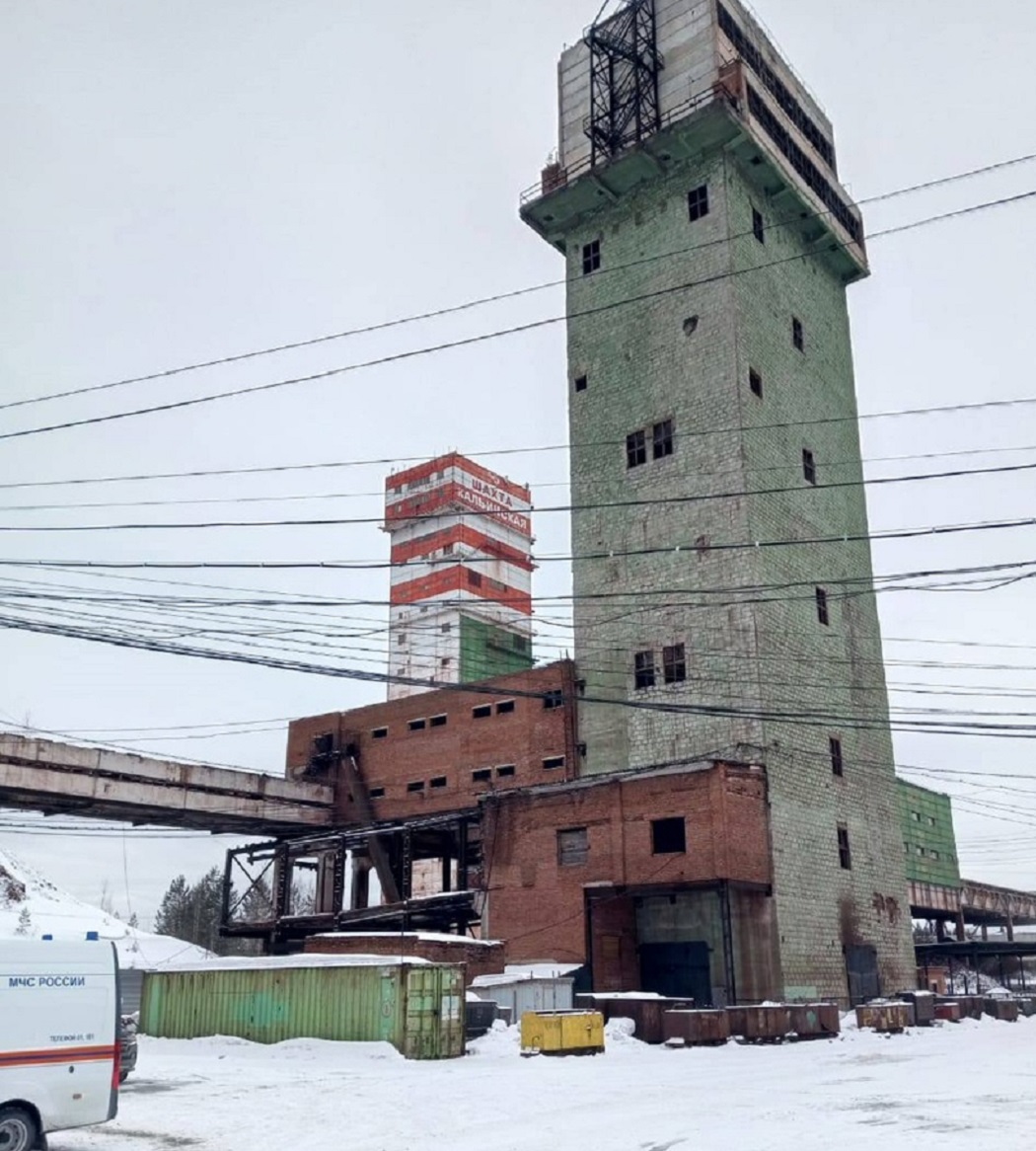 Под завалами в шахте на Урале оказались двое рабочих