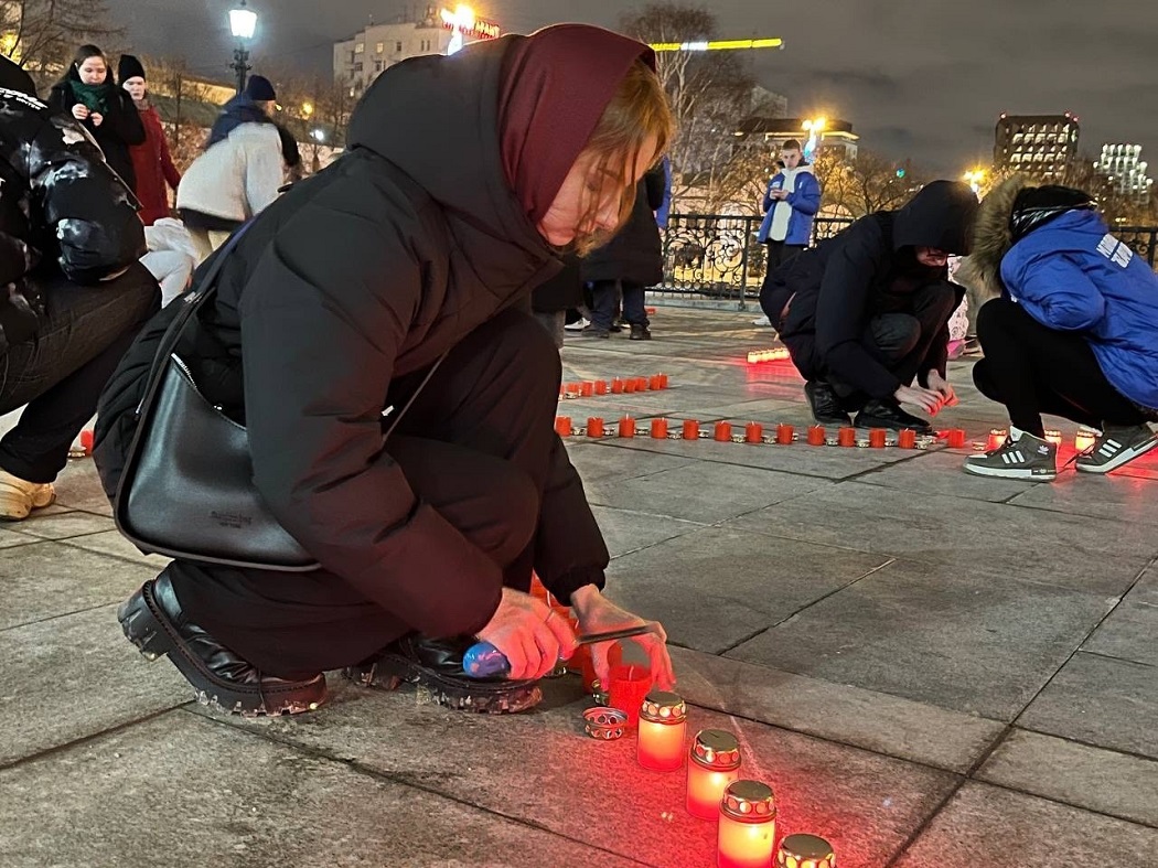 Свечи и летящие журавли появились в Екатеринбурге в знак скорби