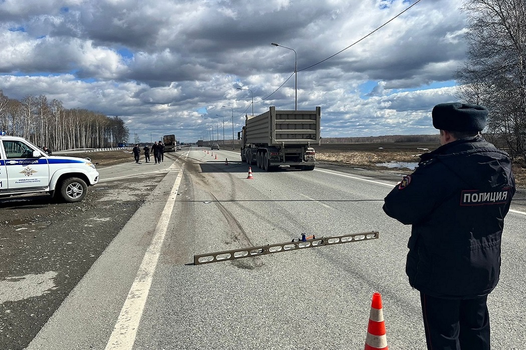 В ДТП с грузовиком на трассе «Екатеринбург-Тюмень» погибла пассажирка Renault