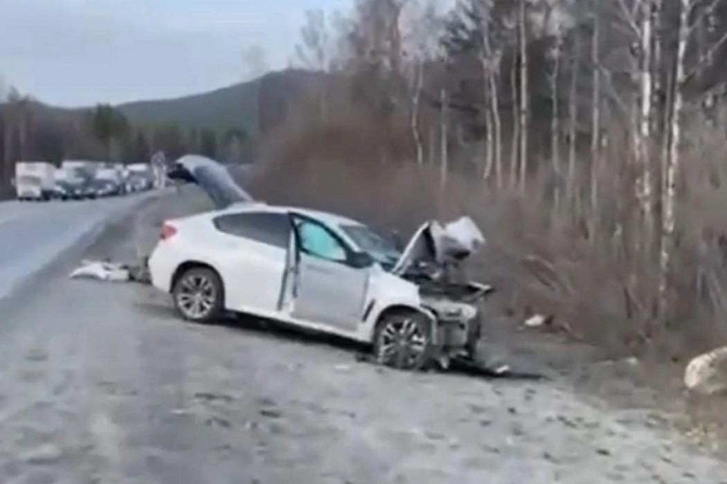 В Сатке в аварии с фурой погиб водитель дорогой BMW