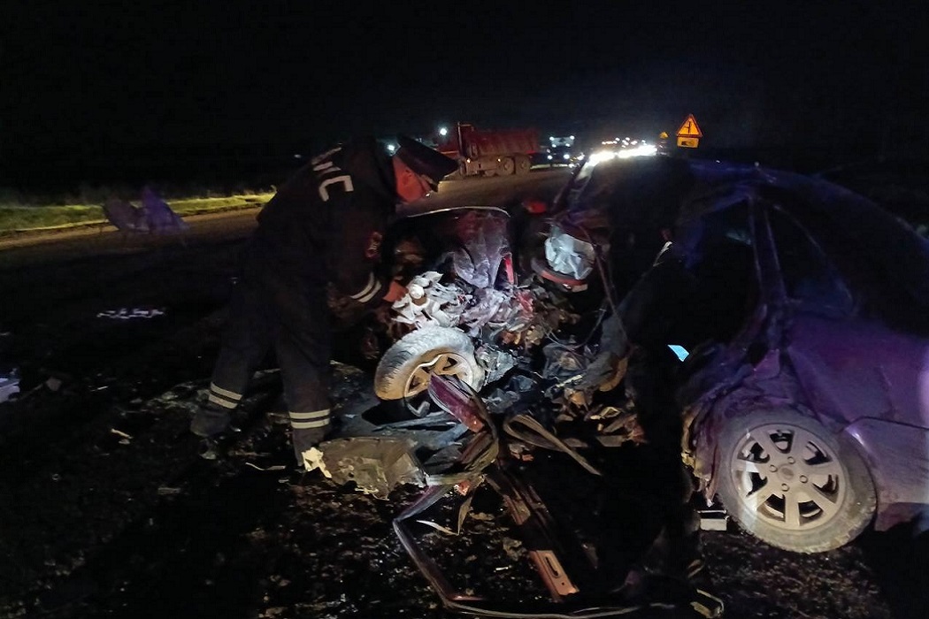 Два человека погибли в ДТП с грузовиком под Богдановичем на Тюменском тракте