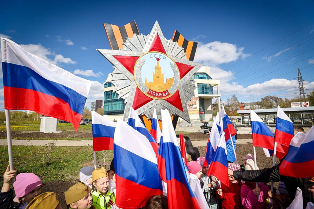 В Екатеринбурге торжественно открыли стелу «Орден Победы»
