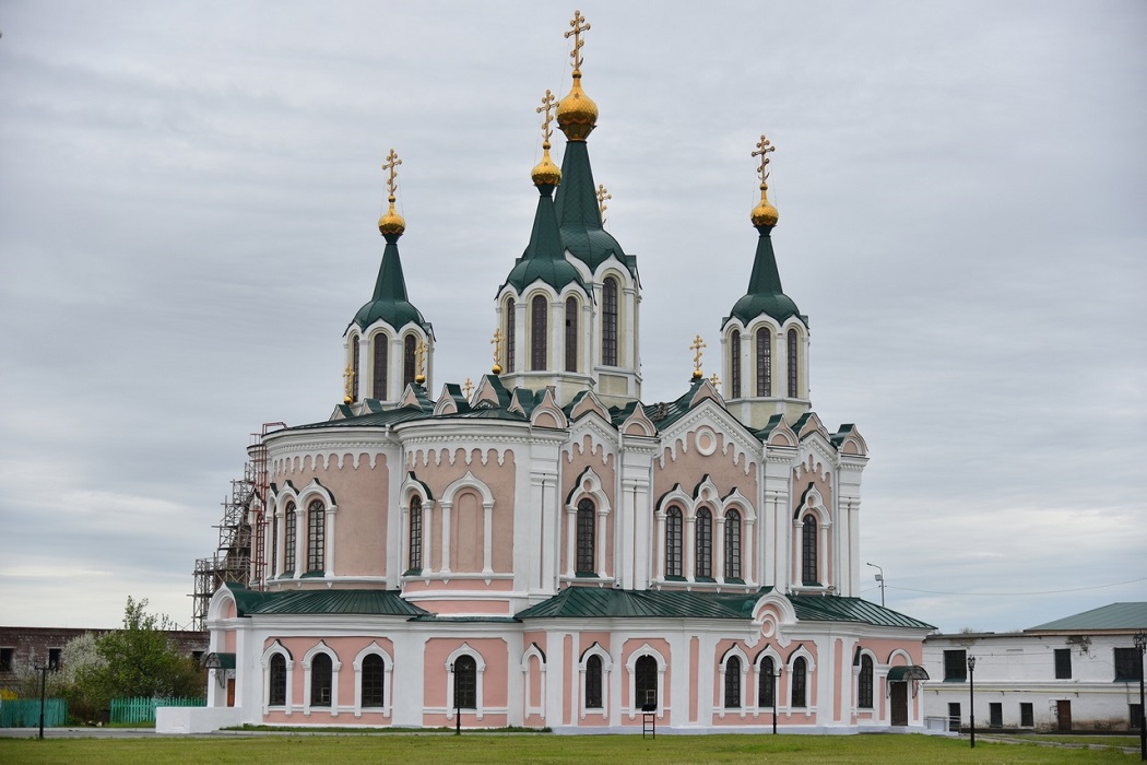 Туристы из Екатеринбурга посетили крепость-монастырь и другие древности Зауралья 