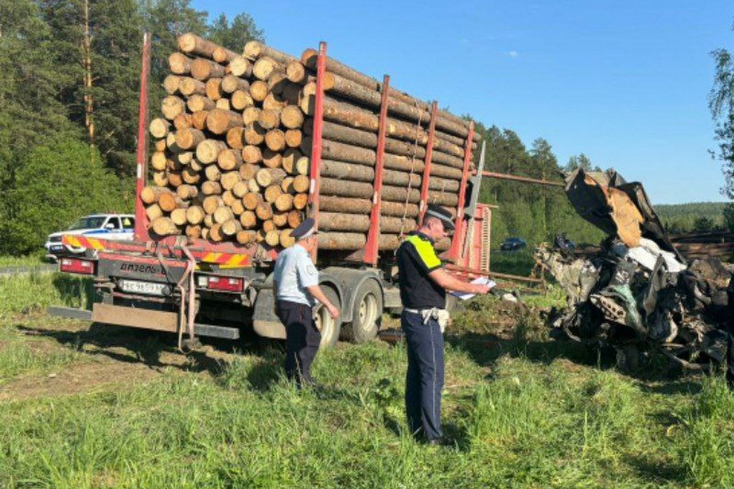 Смертельное ДТП с лесовозом случилось в Первоуральске