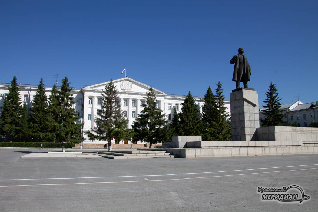 Администрация здание памятник Ленину площадь Курган