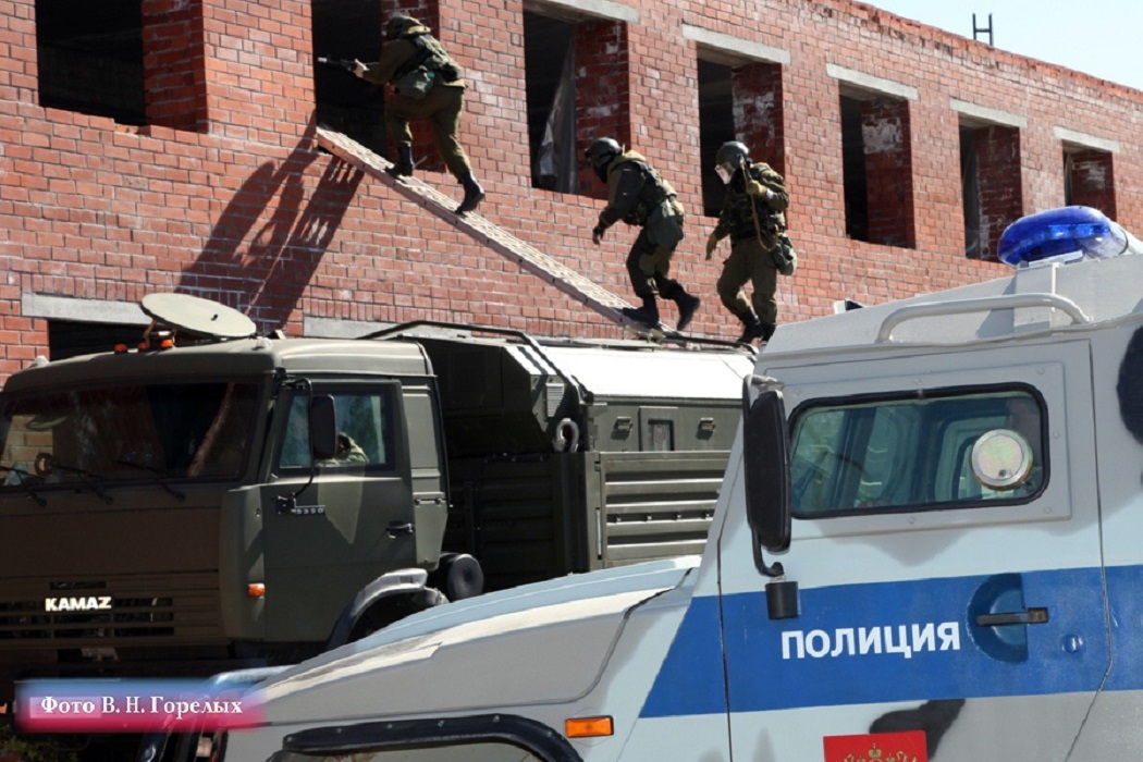 На Среднем Урале полицейский спецназ задержал ОПГ наркодилеров