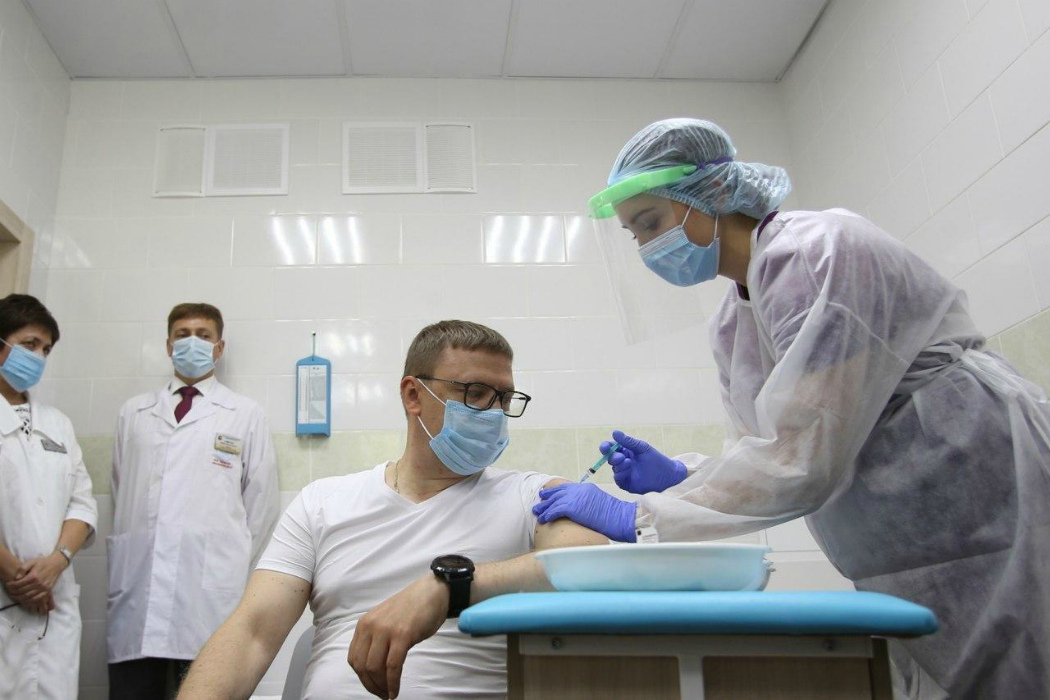 Губернатор Челябинской области привился от гриппа