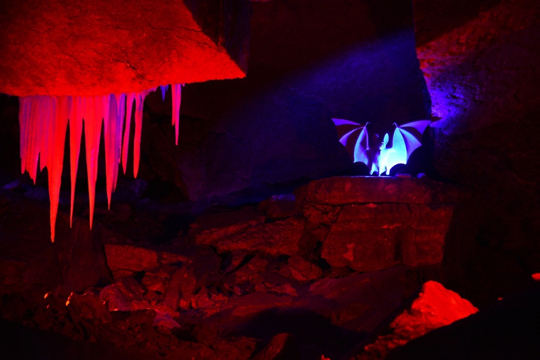 Туристы из Екатеринбурга прошлись по 20 гротам Кунгурской пещеры