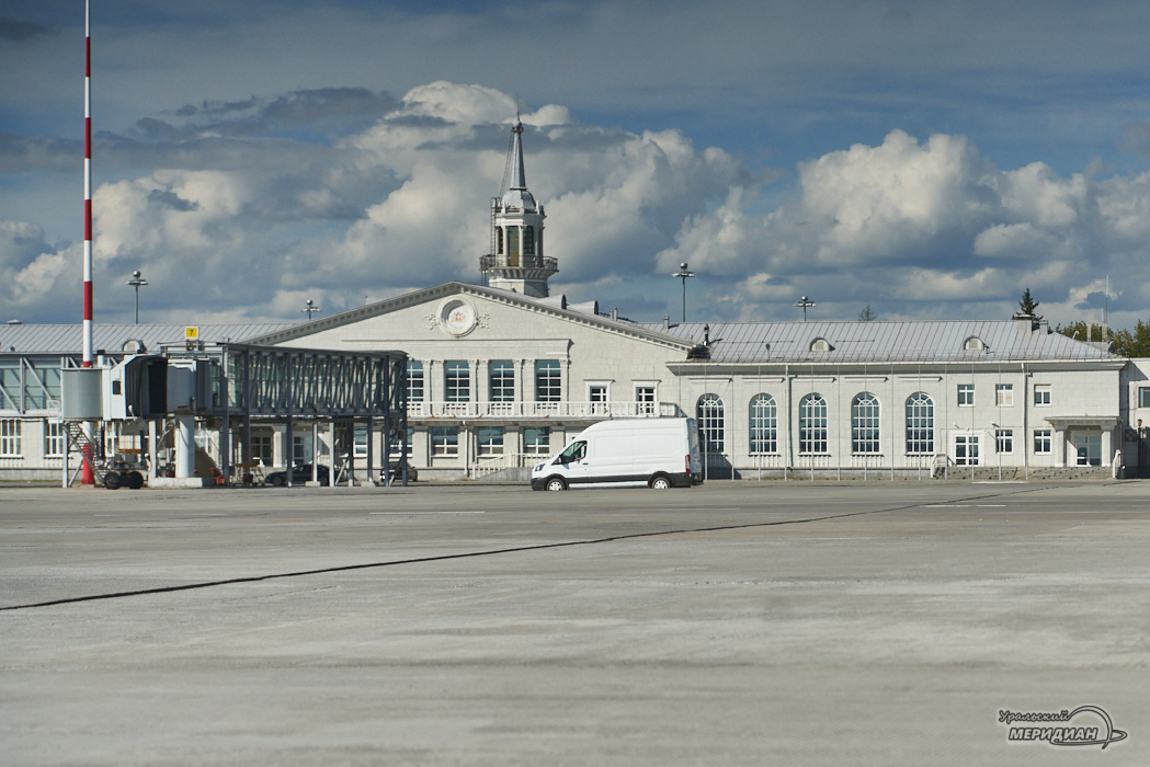 Аэропорт Кольцово самолет старое здание
